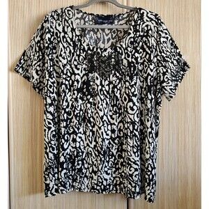 Susan Graver Women's Blouse Size 2X Black & White Animal Print Flattering Bling